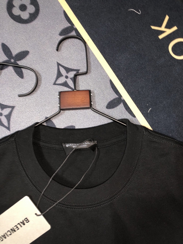 ブランドTシャツ背面デザイン